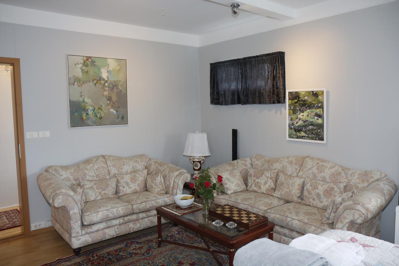 The Viking Country Club Guest House Hjalteyri Bagian luar foto