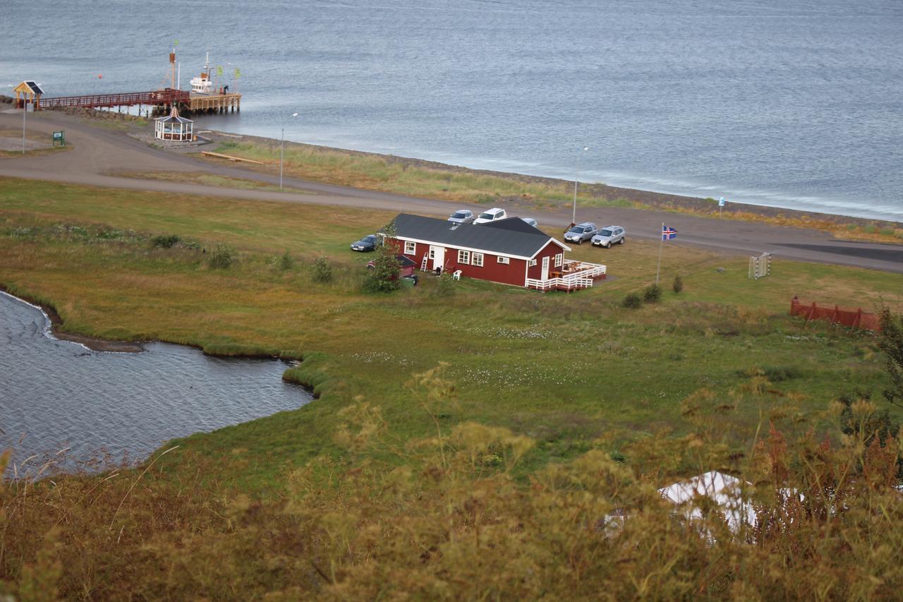 The Viking Country Club Guest House Hjalteyri Bagian luar foto