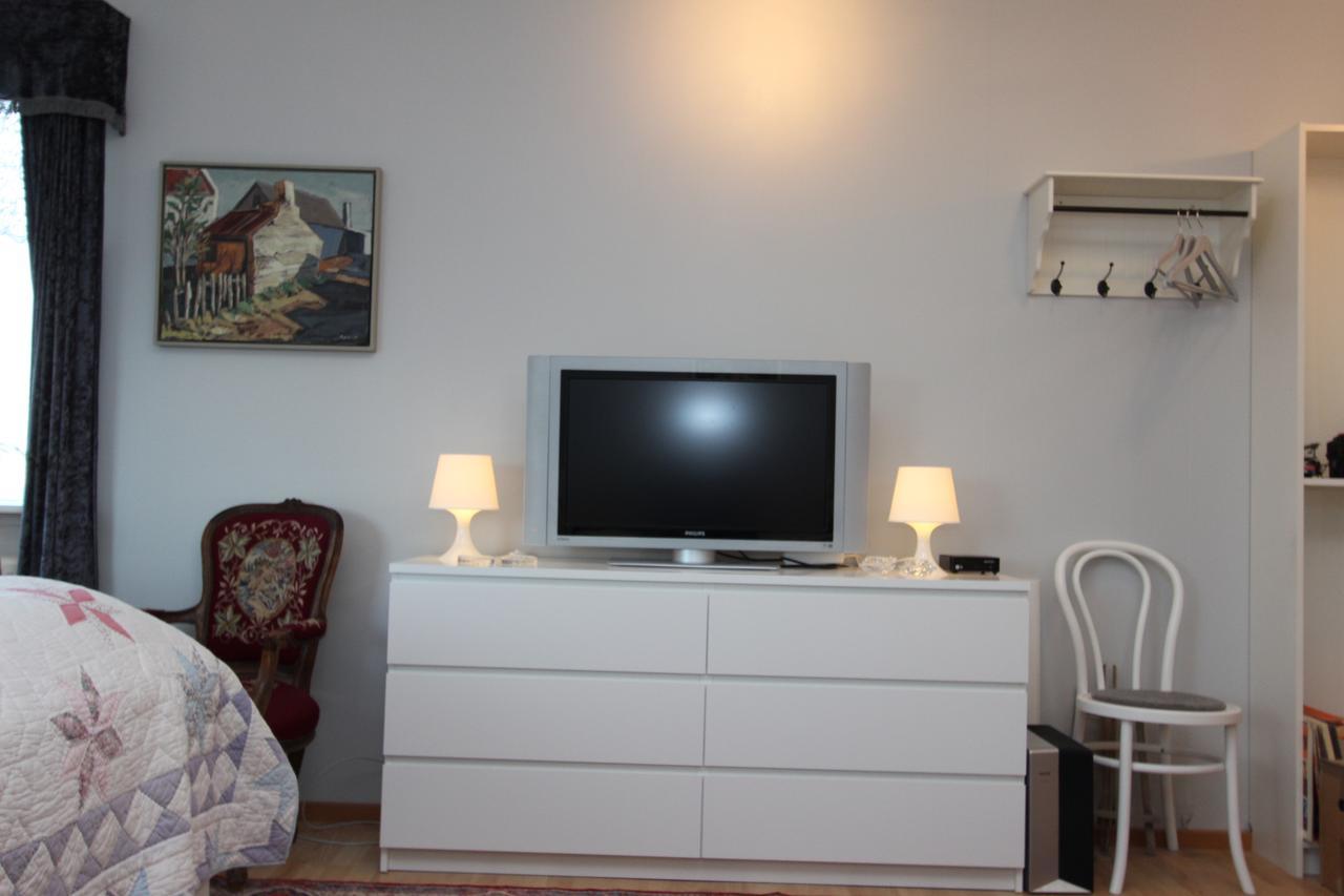 The Viking Country Club Guest House Hjalteyri Bagian luar foto