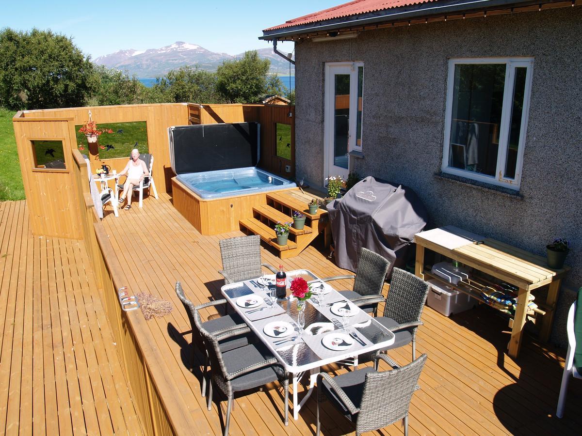 The Viking Country Club Guest House Hjalteyri Bagian luar foto