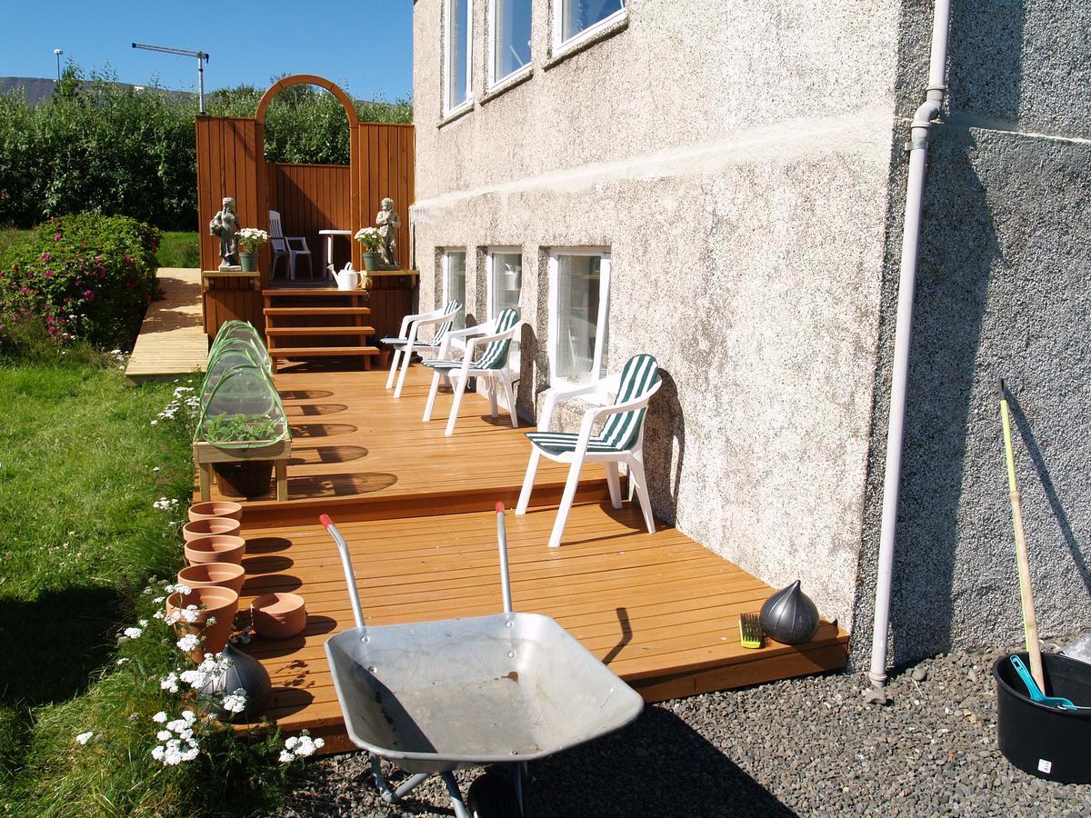 The Viking Country Club Guest House Hjalteyri Bagian luar foto