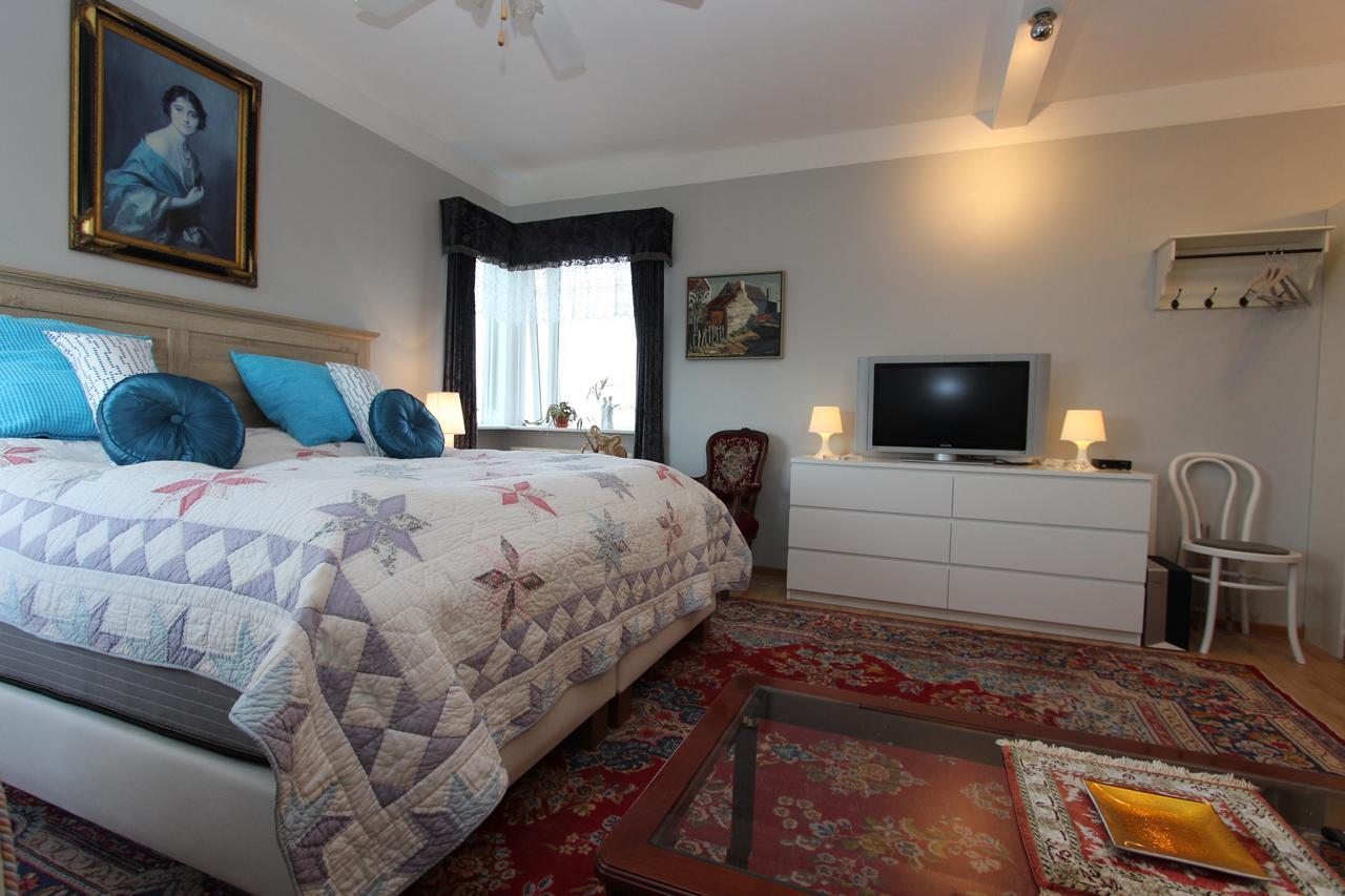 The Viking Country Club Guest House Hjalteyri Bagian luar foto