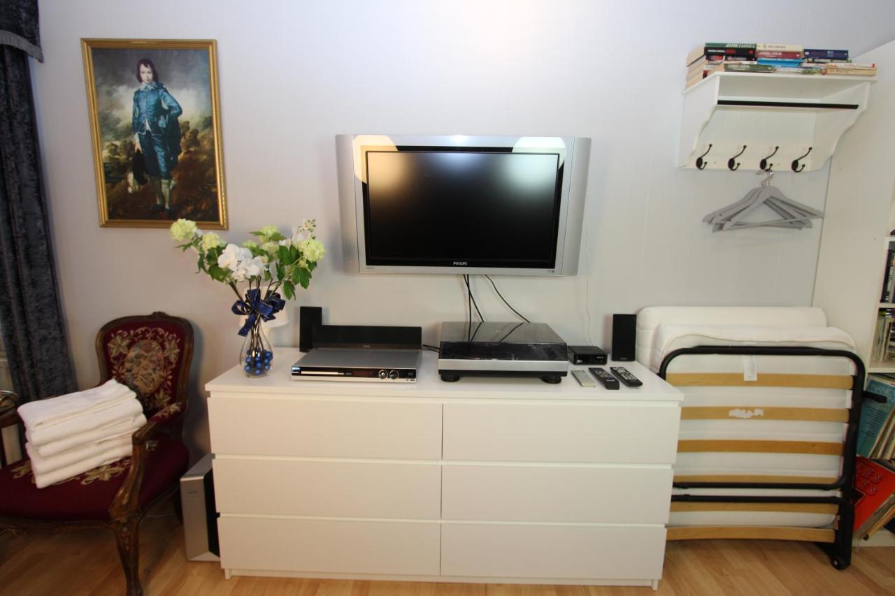 The Viking Country Club Guest House Hjalteyri Bagian luar foto
