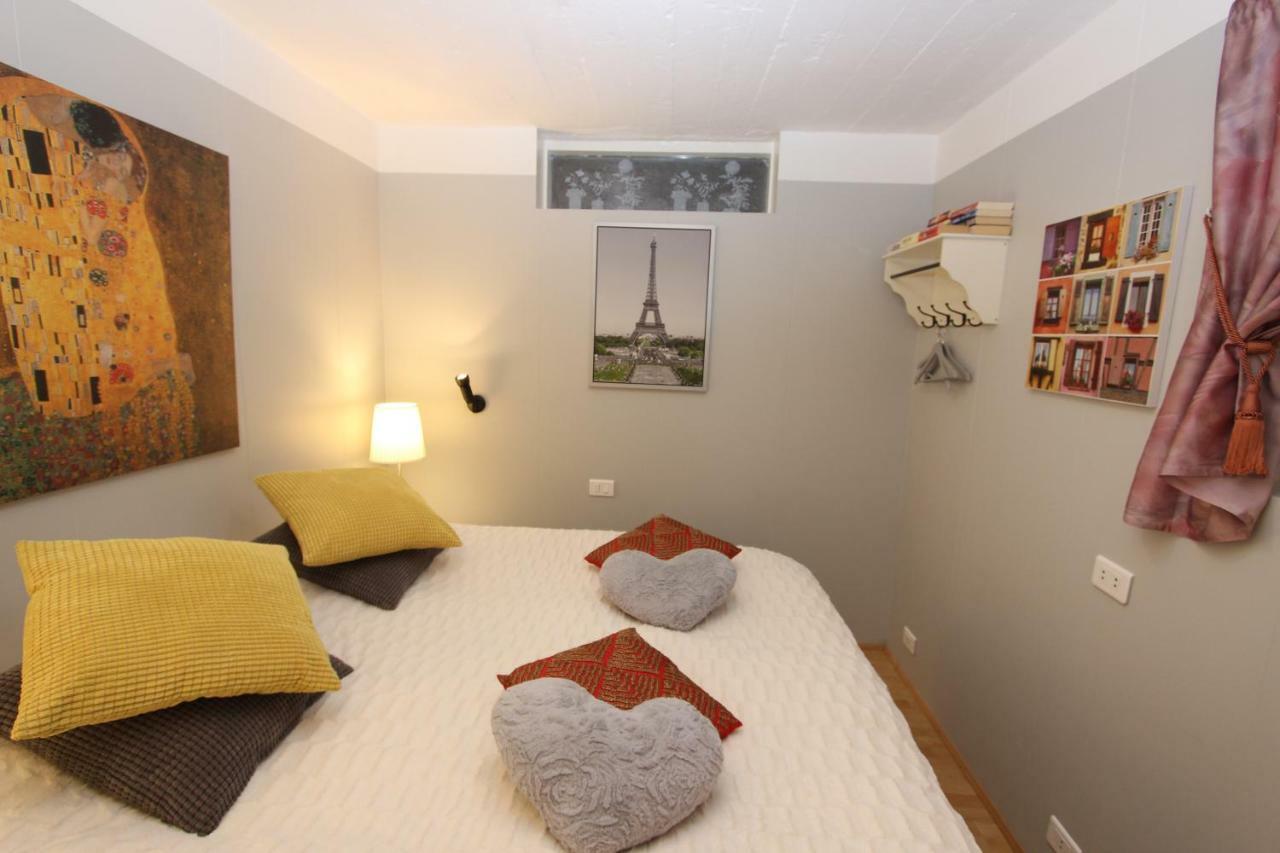 The Viking Country Club Guest House Hjalteyri Bagian luar foto